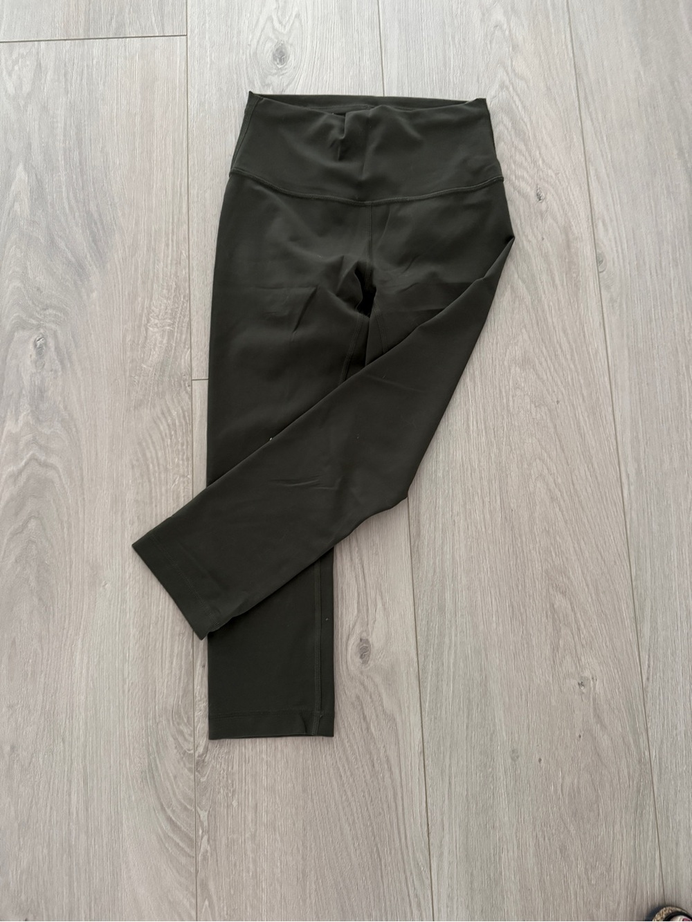 Lululemon Wunder Train High-Rise Crop 21"
Dark Olive size 6 - Picture 3 of 5